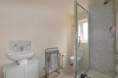 Ensuite 1.jpg