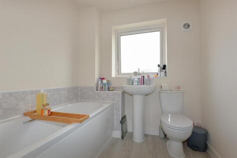 Bathroom 1.jpg