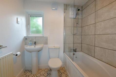 Bathroom 1.jpg