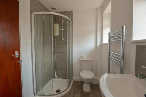 Bathroom 1.jpg