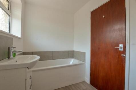 Bathroom 2.jpg