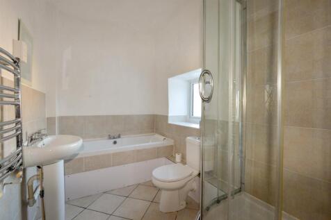 Bathroom 1.jpg