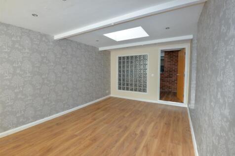 Living Room 3.jpg