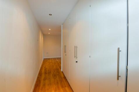 Bedroom1 4.jpg