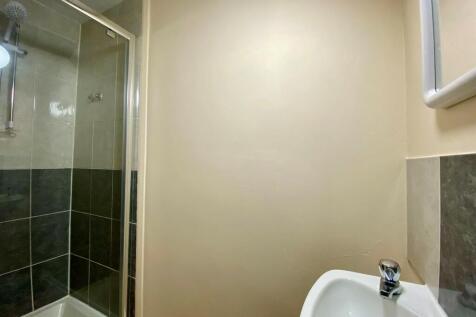 Shower room - 2nd...