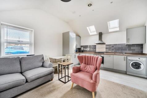 Lounge/ Kitchen