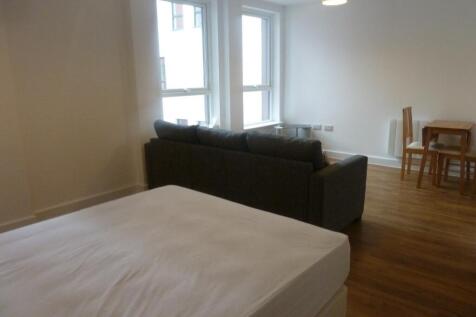 Lounge &amp; Bed Are
