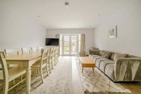 Kitchen/Dining area