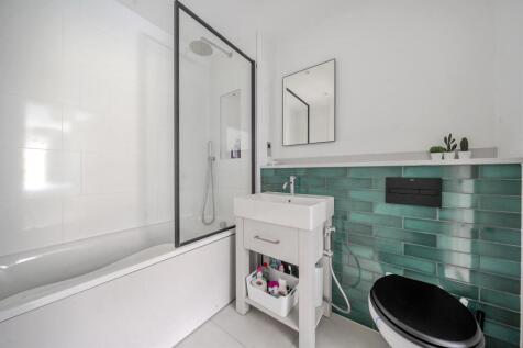 En-suite bathroom