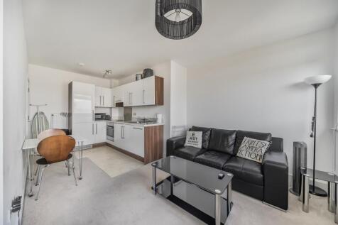 KITCHEN/LIVING ROOM