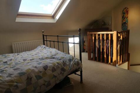 Attic room 2.jpg