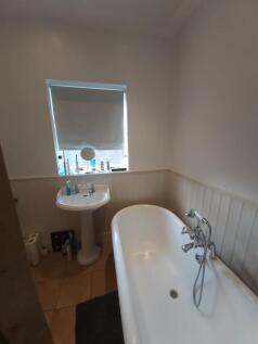 Bathroom 2.jpg
