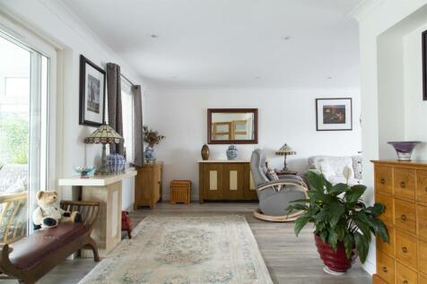 Living room 2.jpg