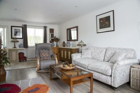 Living room 5.jpg