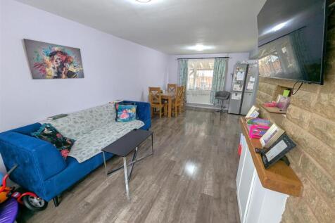 PXL_20250212_121749470.RAW-01.COVER.jpg
