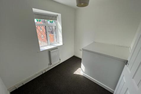 willowbrook small bedroom.JPG