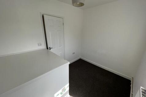 willow bedroom 3.JPG