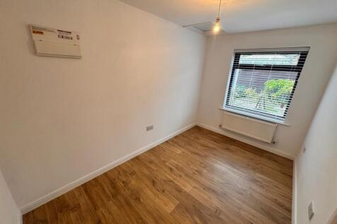 WhatsApp Image 2025-10-20 at 10.03.32_6fe9592b.jpg