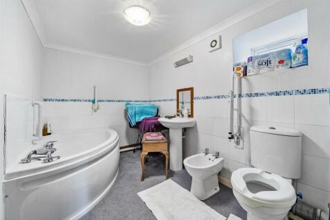 Blachford Bathroom.jpg