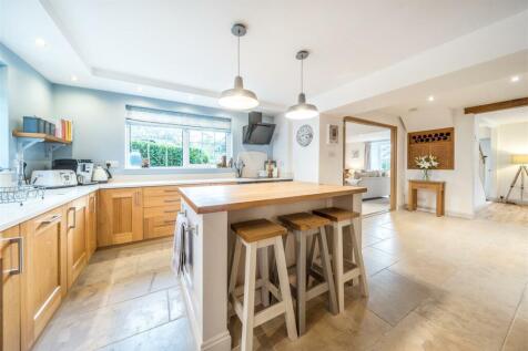 Grove Villa Kitchen.jpg