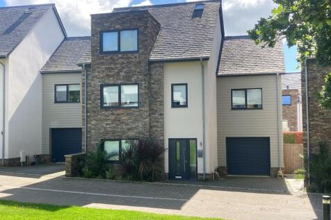 Ivy Glen Frontcm.jpg