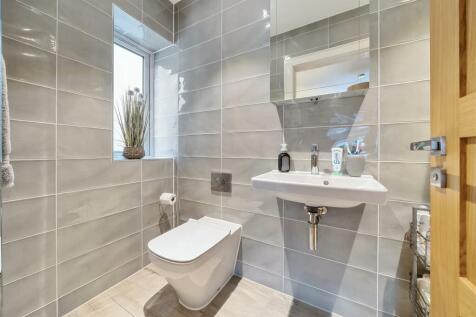 Ivy Glen Ensuite.jpg