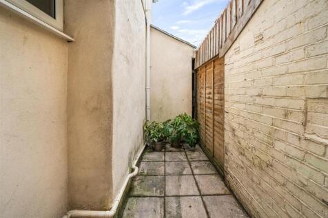 Moor View Courtyard.JPG