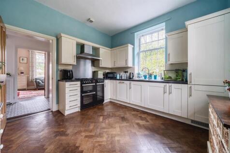 Lloyd Lodge Kitchen.jpg