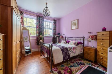 Lloyd Lodge Bed 1.jpg