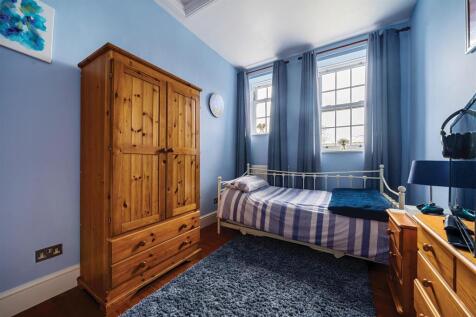 Lloyd Lodge Bed 2.jpg