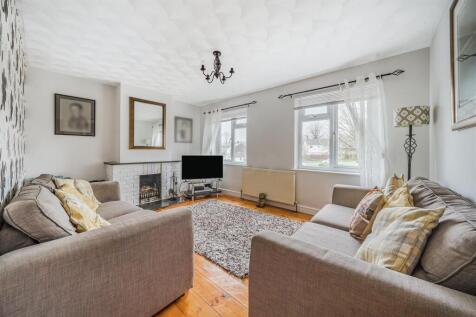 Barons Pyke Sitting Room.jpg