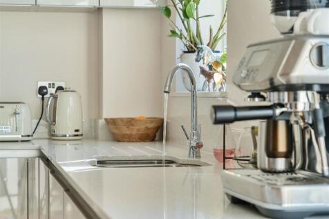 Cambric Chase Kitchen Worktop.jpg