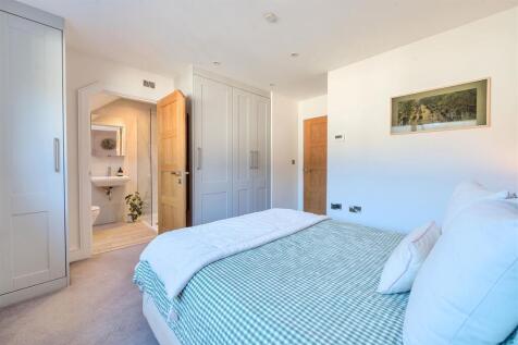 Cambric Chase Bed 1 Ensuite.jpg