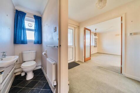 Brakefield Entrance and Cloakroom.jpg
