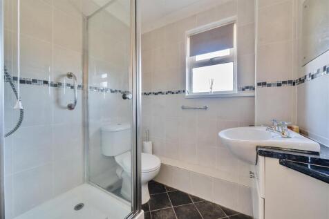 Brakefield Shower Room.jpg