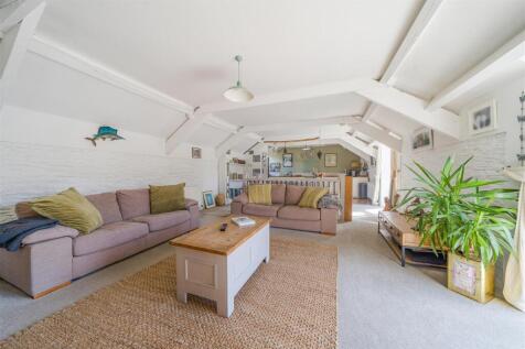 Courtyard Open Plan Sitting.jpg