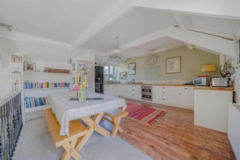 Courtyad Open Plan Kitchen Dining.jpg