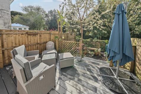 Barons Pykefs Garden Seating.jpg