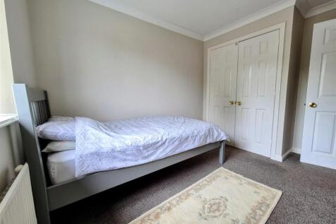 GW25 Bed 2 V.jpg