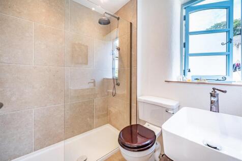 Ludd House Downstairs Ensuite.jpg