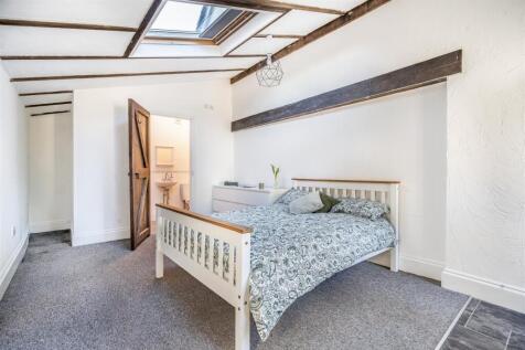 Tor House Bed 1.jpg