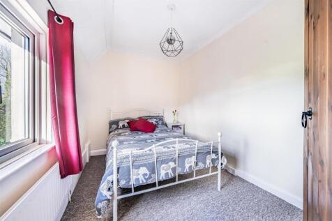 Tor House Bed 4.jpg