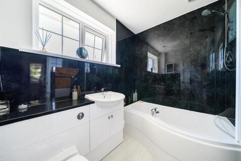Uphill Bathroom.jpg