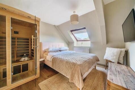 Hayloft Bed 1.jpg