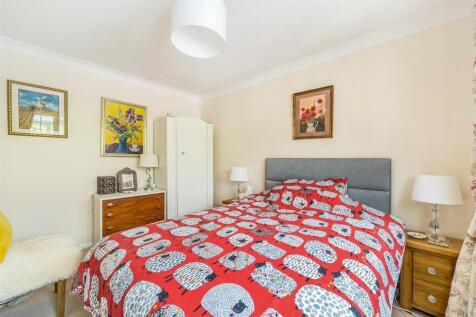 Trehill Bed 2.jpg