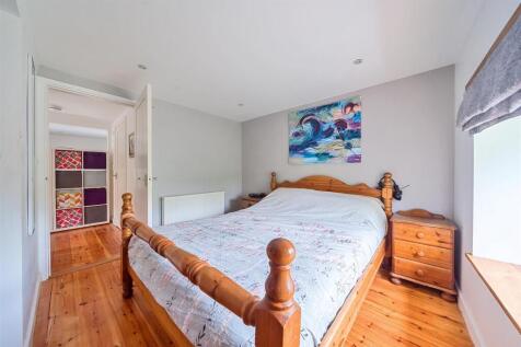 Earlscombe Bed 2.jpg