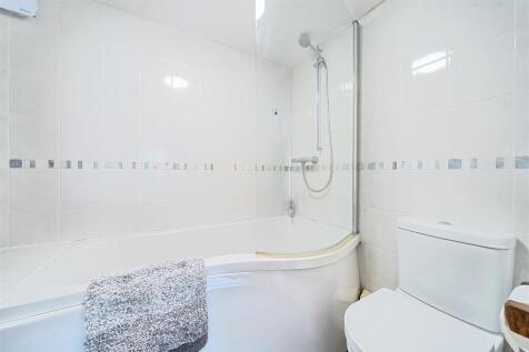 Earlscombe Bathroom.jpg