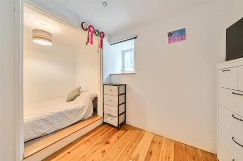 Earlscombe Bed 3.jpg