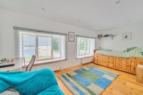 Earlscombe Reception Bed 4bl.jpg