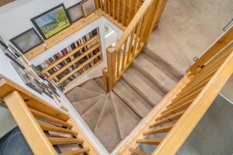 Earlscombe Stairwellbl.jpg